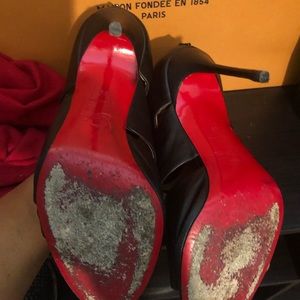 Louboutin cachottiere Black leather ankle boots